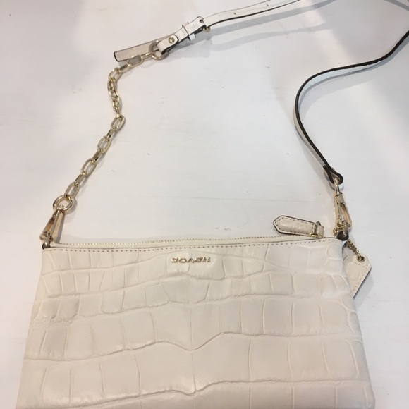 Coach Handbags - 👜COACH  gold link white  handbag